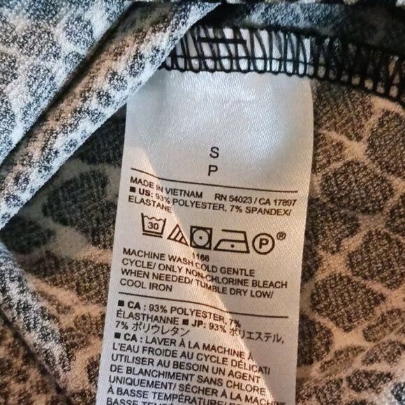 Banana Republic Blouse Womens Size S Black White Animal Print Cap Sleeve Keyhole - Picture 7 of 7